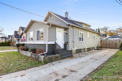 1543 Pine Ave Nw Grand Rapids Mi 49504 Mls 23142728 Redfin