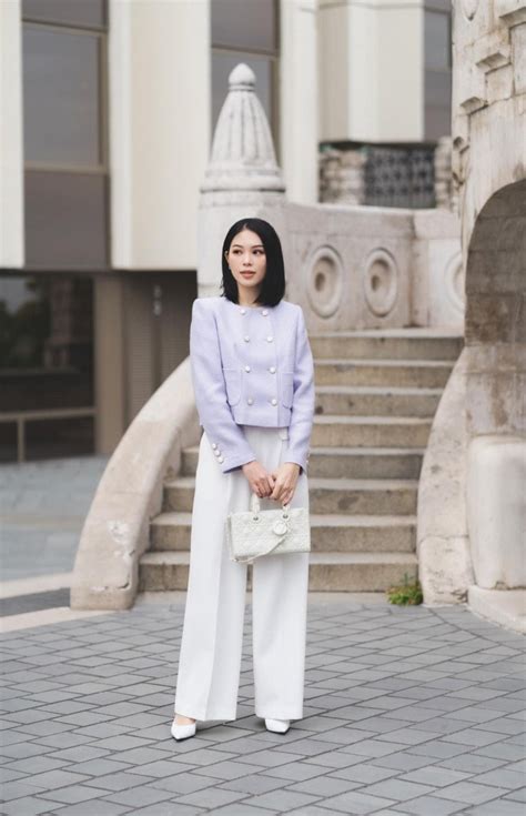 Hot girl Hà Thành làm dâu nhà tỷ phú lộ diện sau sinh Diện đồ kín bưng giấu dáng vẫn sang bất chấp