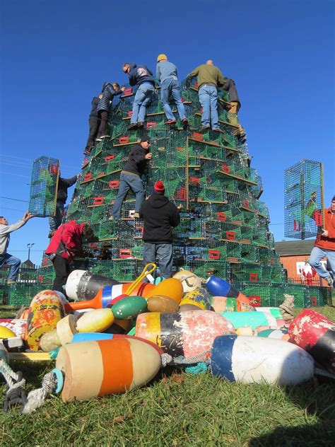 Rockland Maine Has Its Own Lobster Trap Christmas Tree