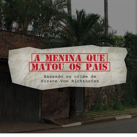 A Sign That Says A Menna Que Matou Os Pais On The Side Of A Building