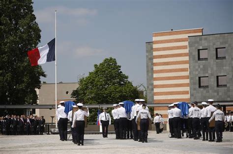 Policiers Morts Villeneuve D Ascq Emmanuel Macron D Nonce Les