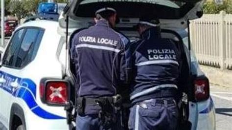 Arenzano Pedone Investito Da Un Ciclista Mentre Attraversa La Strada