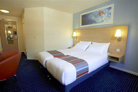 Travelodge Luton Rooms Pictures And Reviews Tripadvisor
