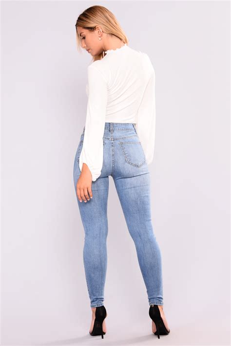 Nixie Pearl Skinny Jeans Light Blue Wash