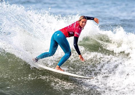 Nadia Erostarbe Hace Historia Para El Surf Espa Ol Que Se Estrenar En