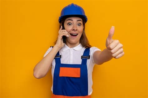 Mulher Feliz E Alegre Jovem Construtora Em Uniforme De Constru O E