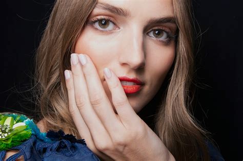 Hai Unirrefrenabile Voglia Di Smalto Nude E Noi Ti Diciamo Dove Comprarlo Online The Wom Beauty