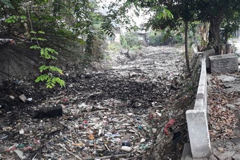 Foto Menelusuri Hulu Lautan Sampah Kali Pisang Batu Bekasi Begini