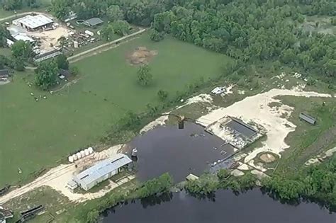 Worrying Sinkhole In Daisetta, Texas Continues To Grow In Size