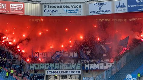 Support Banner Und Pyro Im Spiel F C Hansa Rostock Hamburger Sv