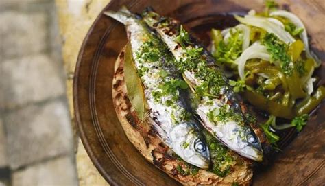 Les sardines grillées au barbecue ça vous dit du citron de lhuile d