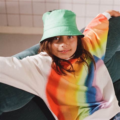 molo time  celebrating  colorful years