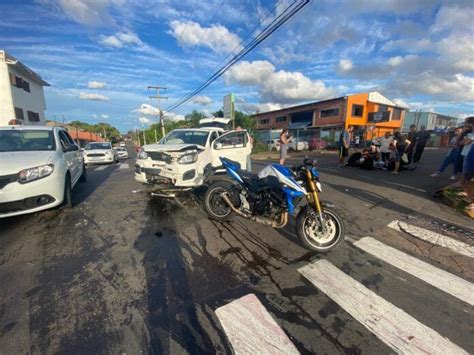 Em Canoas Motociclista Arremessado Por Metros Ap S Colis O