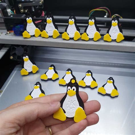 Free 3d File Tux With Biglinux Popos And Ubuntu Studio 🎨・3d Printable