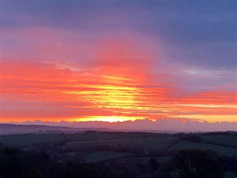 Simon Reeve on Twitter: "sunrise #Devon today. Was driving to studio to ...