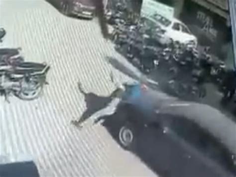 Gwalior Madhya Pradesh Hit And Run Video Goes Viral Gwalior News कार ने युवती को टक्कर