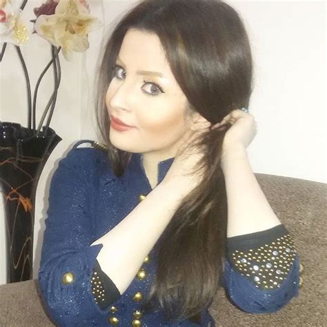 Wallpaper Beren Saat Sexy Actress Turkish Brunette Smile Desktop Wallpaper Celebrities