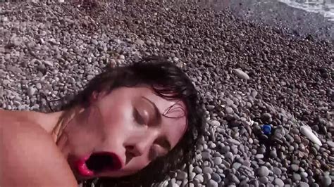 Curvy Brunette Babe From Germany Fucking On A Beautiful Beach Xhamster