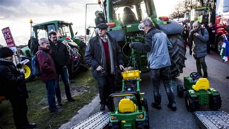 Protesterende Boeren Willen Trekkers Ondanks Verbod Op Malieveld