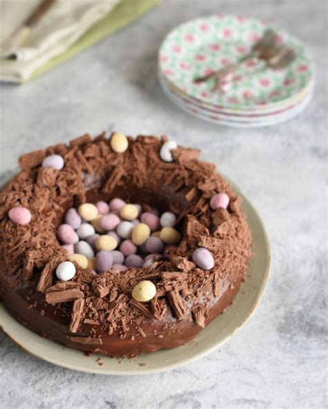 Desserts irrésistibles Recette de gâteau Nid de Pâques en 4 étapes