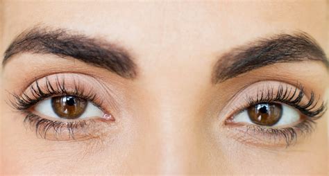 How To Make Your Eyelashes Longer And Darker Without Mascara