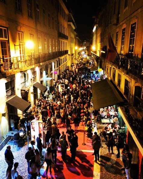 A night in Lisbon. The Pink Street