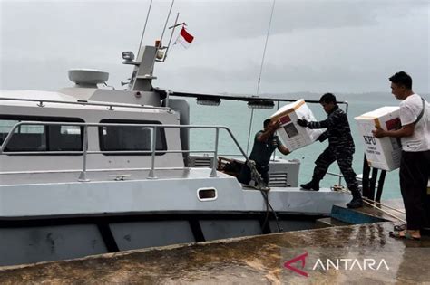 Kapal Kapal Tni Al Bantu Distribusi Logistik Pemilu Ke Pulau Pulau T