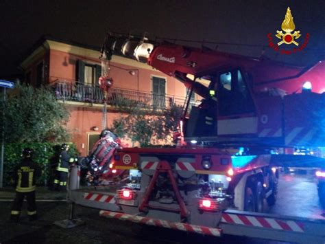 Spettacolare Incidente Auto Finisce Contro La Recinzione Di Una Casa