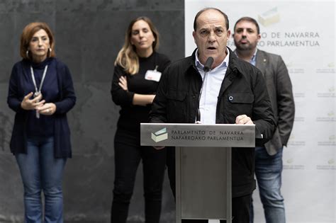 El Parlamento de Navarra celebra un acto institucional de adhesión al