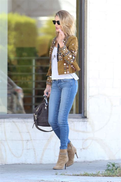 Rosie Huntington Whiteley In Tight Jeans 06 Gotceleb