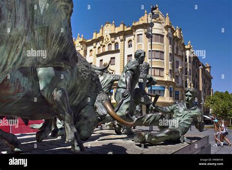 Ernest Hemingway In Pamplona Hi Res Stock Photography And Images Alamy