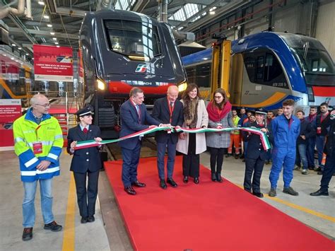 Ferrovie It Un Nuovo Treno Rock Sui Binari Delle Marche