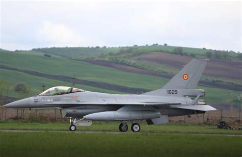 Trei Aeronave F 16 Fighting Falcon Cumparate De La Norvegieni Au Ajuns