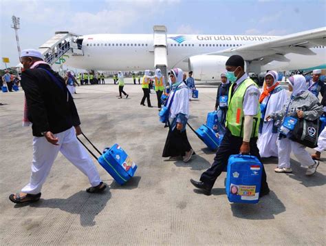 Sujud Syukur Jamaah Haji Kloter Pertama