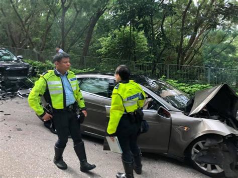 ﻿油門當腳掣 Tesla狂撼私家車