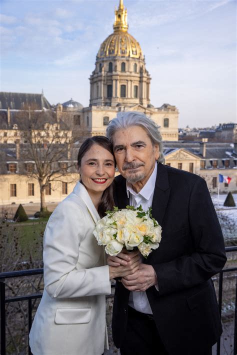 Photo Mariage de Serge Lama et Luana Santonino à la mairie du 7ème