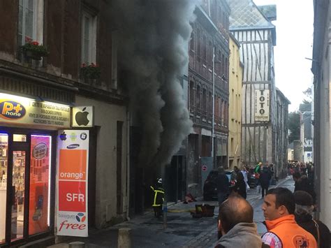 Incendie Dans Un Magasin Dans Le Centre Ville De Rouen