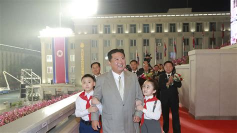 Nordkorea Kim Jong un tritt seit langem wieder öffentlich auf und