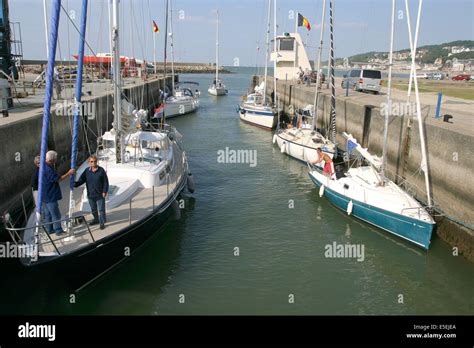 Voiliers Au Port Deauville Hi Res Stock Photography And Images Alamy