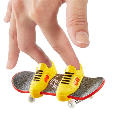 Hot Wheels Skate Collector Fingerboard And Vehicle Pack Random Set Of 2