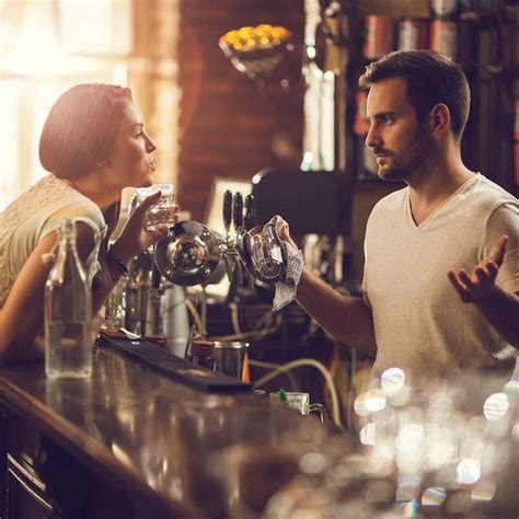 Coisas Que Voc Definitivamente N O Deve Fazer Em Um Bar O B Sico