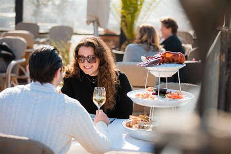 Beleef Een Unieke Ervaring Bij OCEANS Beach House