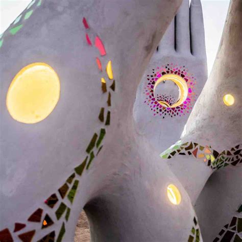 Découvrez la sculpture surréaliste de Daniel Popper dans le désert de ...