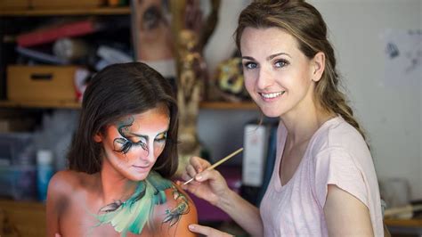 Claudia Kraemer Ist Weltmeisterin Im Bodypainting