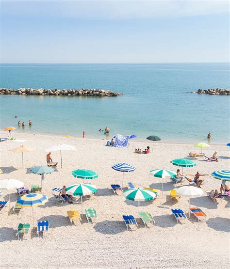 Spiaggia libera di fronte al Camping a Fano 