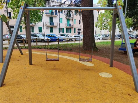 Piazza Pinto Inaugurata La Nuova Area Giochi Per Bambini Foto Gioia