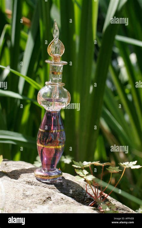 Flakon Parfum Hi Res Stock Photography And Images Alamy