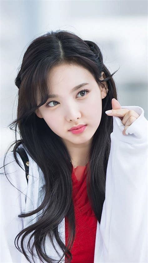 Nayeon Wallpapers Top Free Nayeon Backgrounds Wallpaperaccess