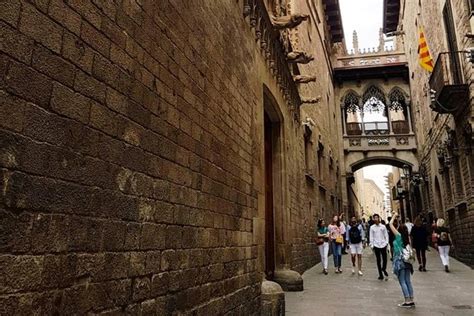 Walking Tour Of The Gothic Quarter Of Barcelona Cathedral