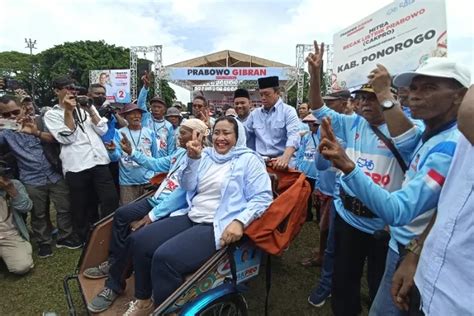 Kampanye Prabowo Gibran Launching Dan Bagikan Becak Listrik Di